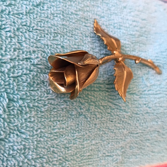Gio Vanni Di Rocco Vintage Gold Toned 3-Dimensional Rosebud Brooch - Picture 2 of 5